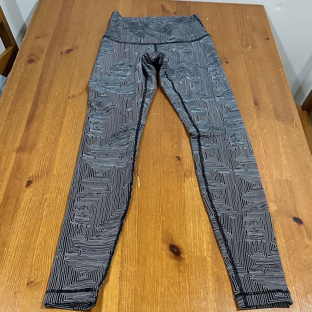 lululemon athletica Black and White Patterned Leggings - Picture 8 of 11